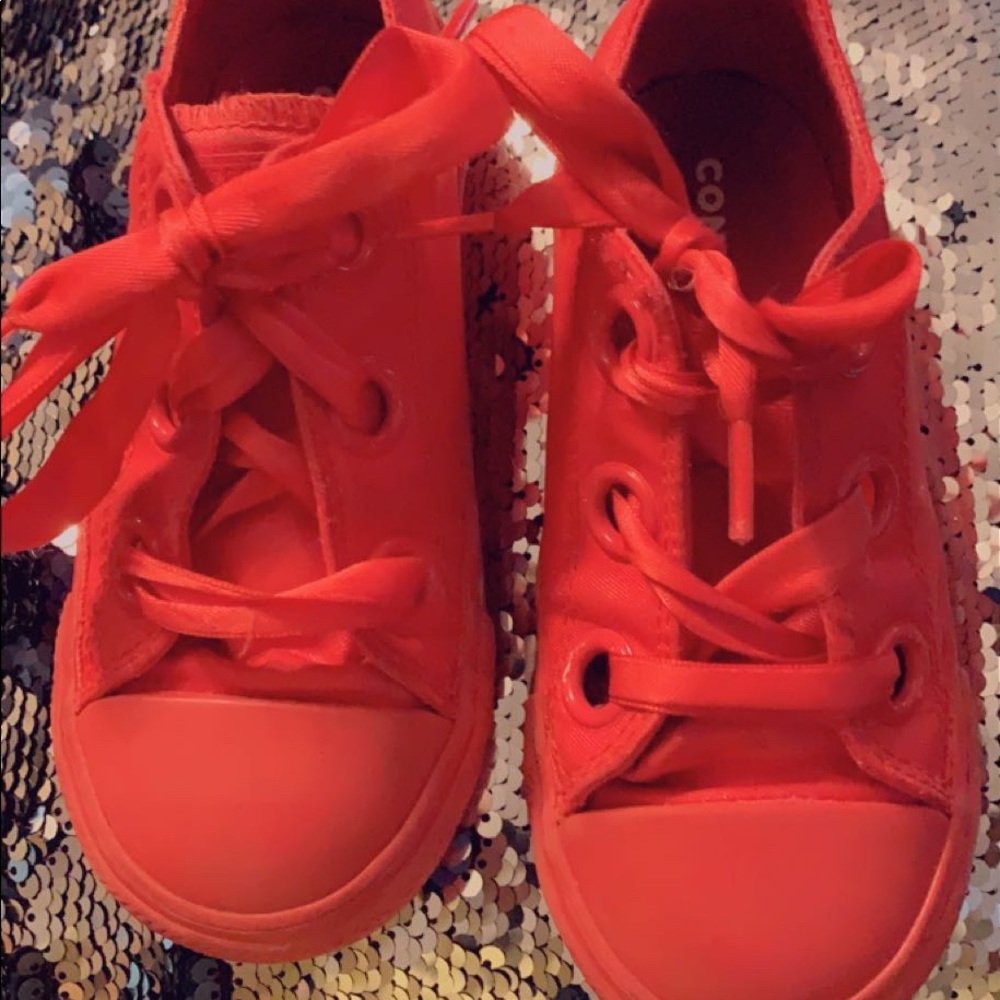 Size 9 toddler pink converse
